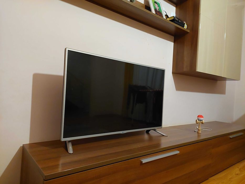 Televizor LG Led 106cm