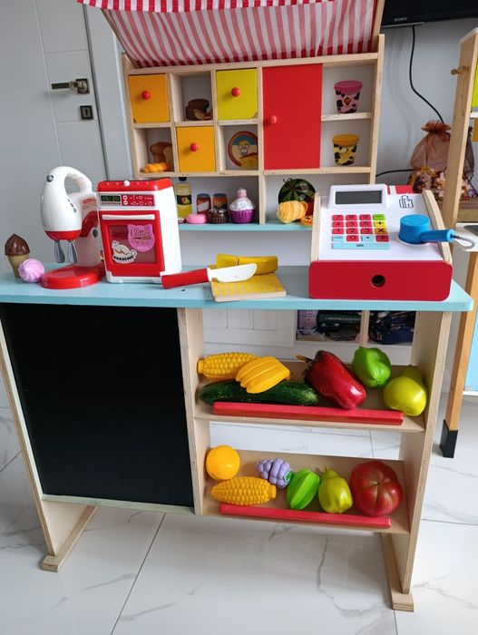 Дървена кухня и магазин + касов апарат, уреди з аготвене и продукти