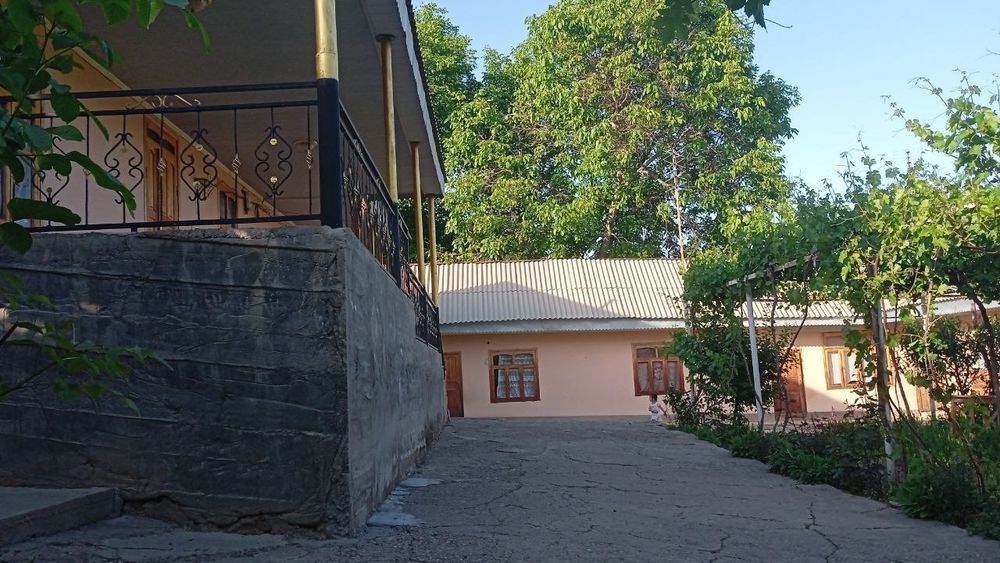 Ховли сотилади Ок тош