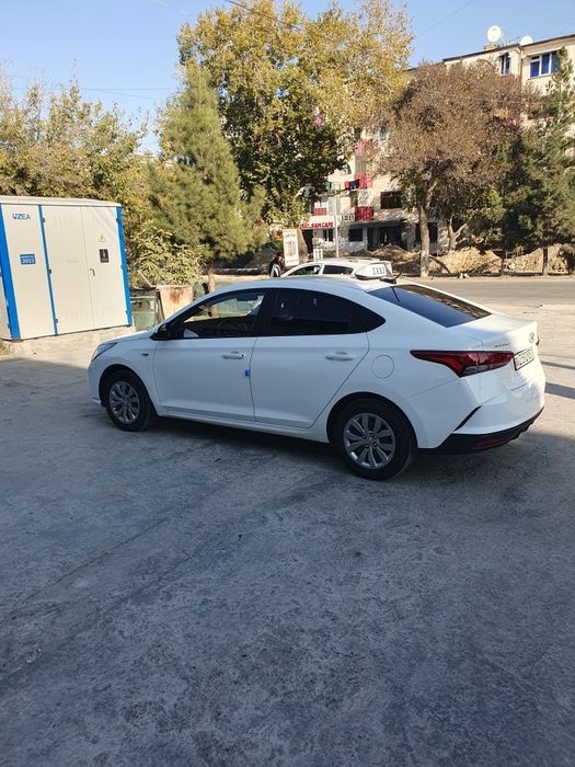 Продаю машину очень хорошая hyundai accent 2020 год пробег 59.000