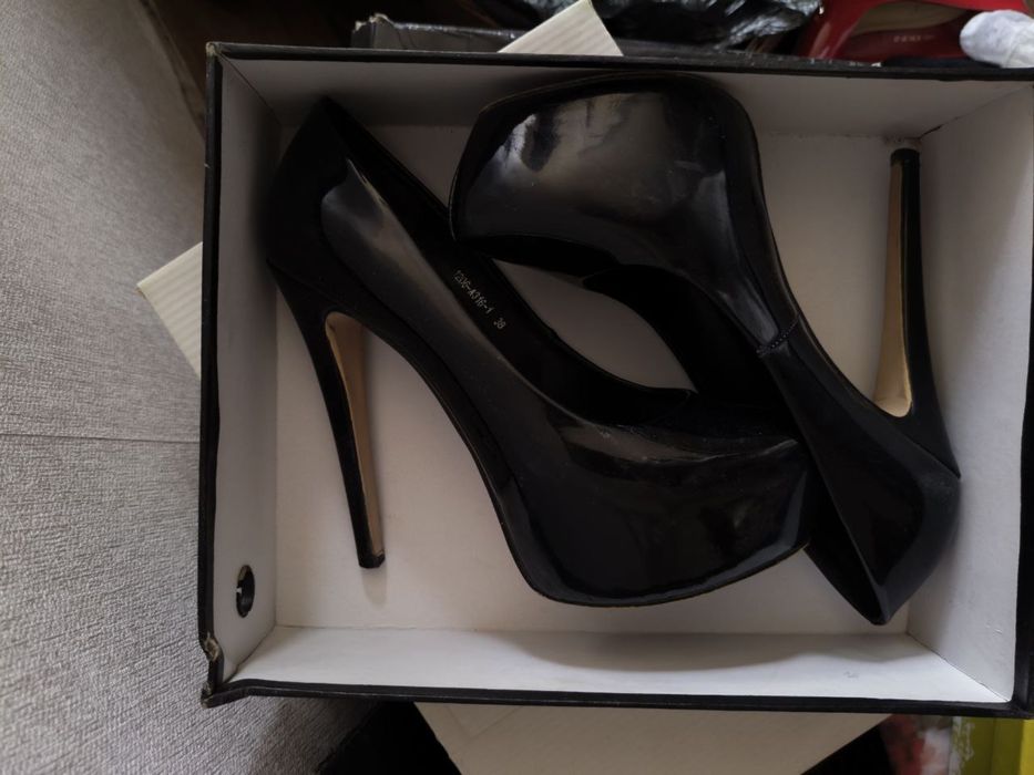 Продается Стильные женские туфли на каблуке