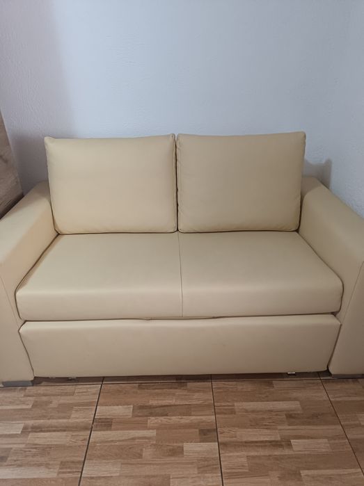 Canapea extensibila pentru 2 persoane
