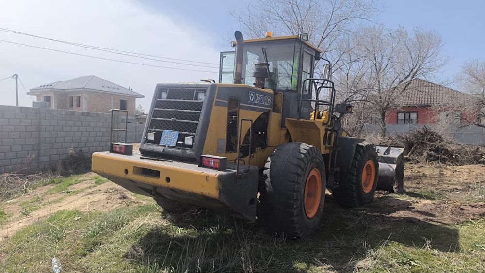 Погрузчик фронтальный