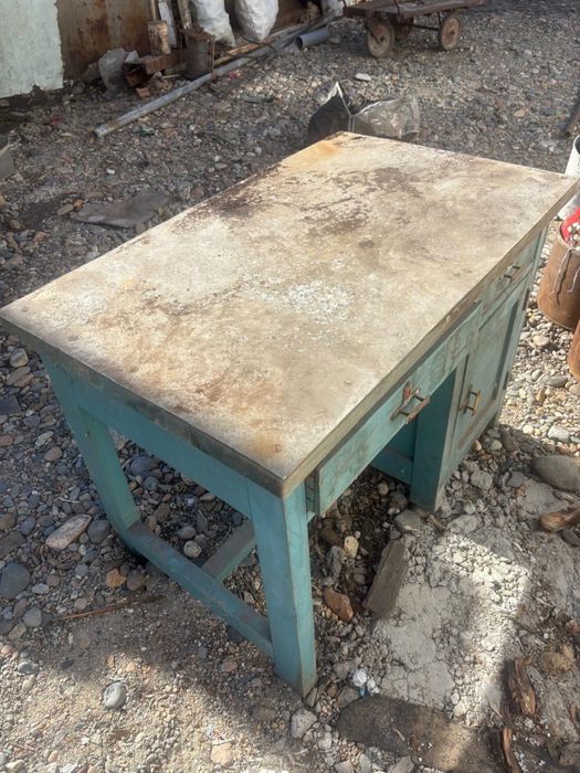 Продам столярный стол верстак