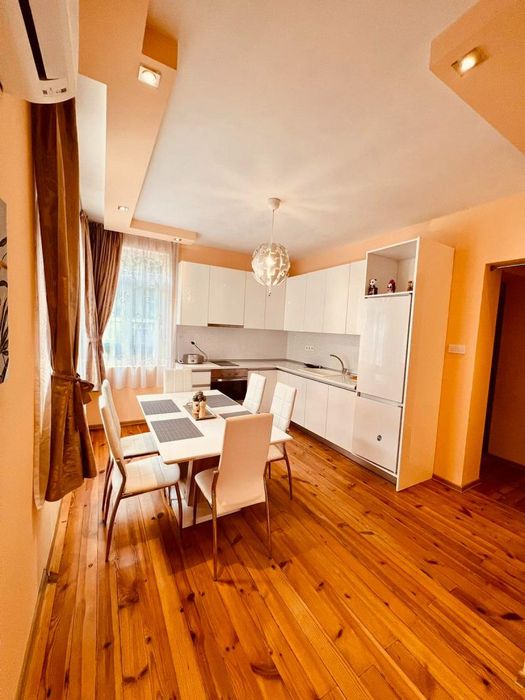 Дава се под наем Етаж от къща в Пловдив, Център - 85 кв.м за 663 € - Снимка #1