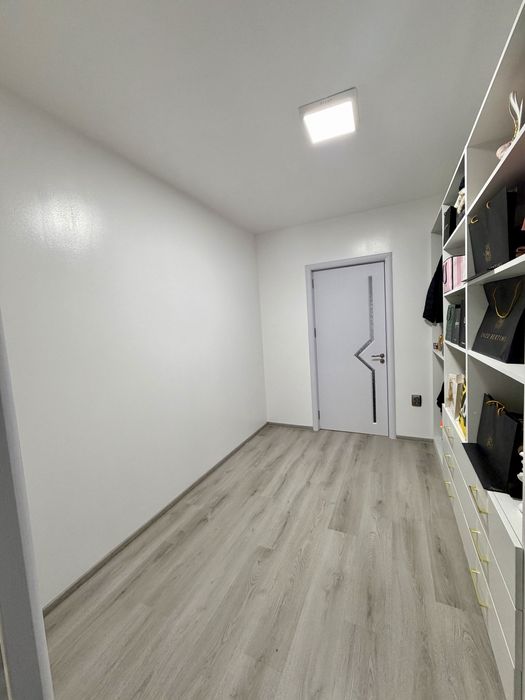 Casa  modernă de vânzare pregatita de mutare .