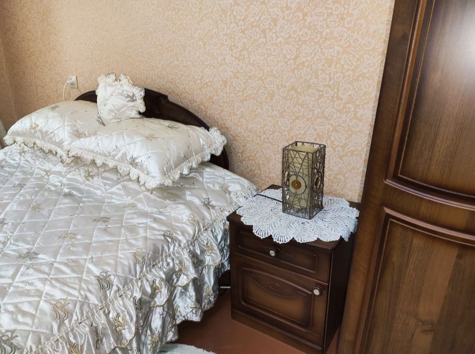 Продам спальный гарнитур.