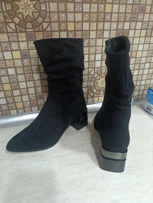 Дамски велурени боти