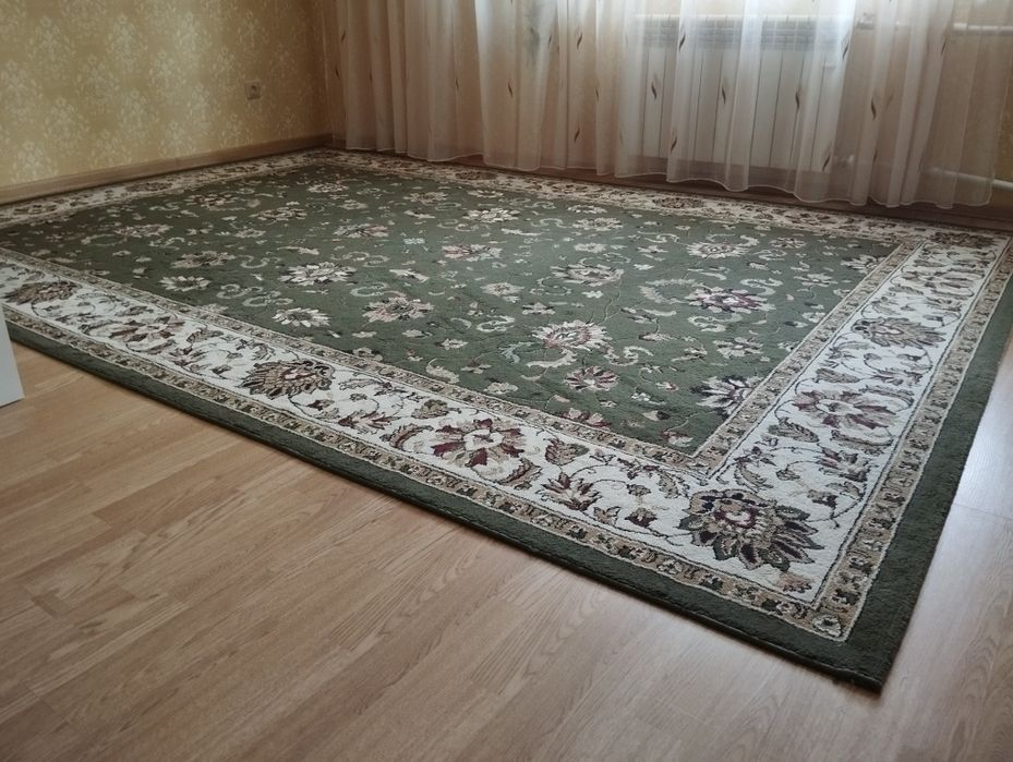 Продается Ковер 2,5 × 3,5 м.
