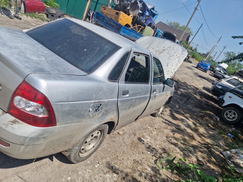 Продам приору в поный разбор
