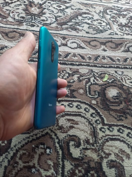 Redmi 9 ideal holati tiniq 32GB hotirasi 2 sim kartasi imeyka bo'gan .