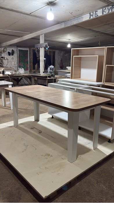 Обеденный стол для кухни