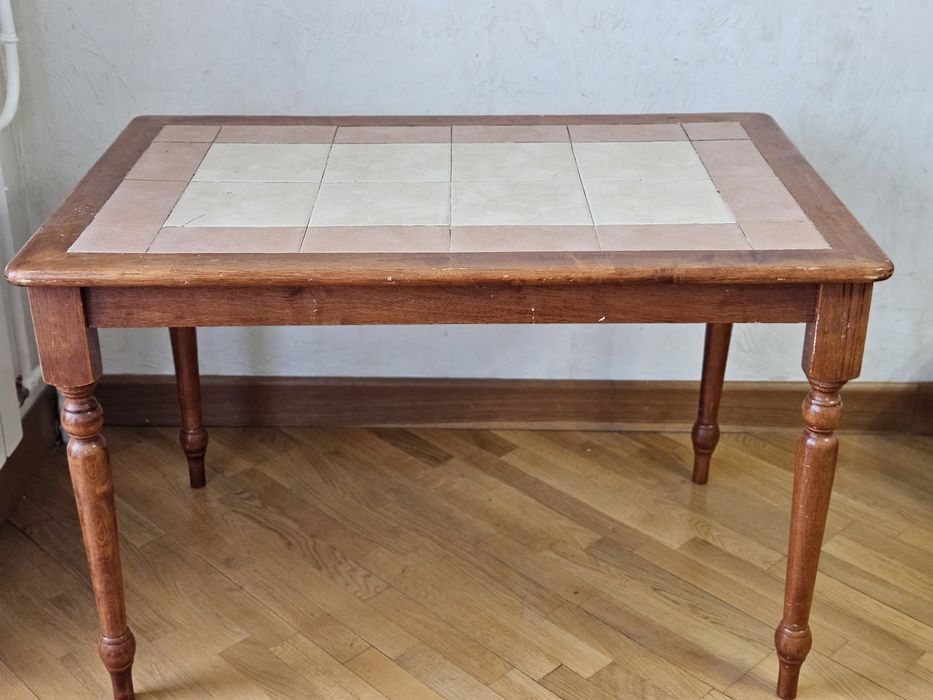 Срочно продам стол и ковры