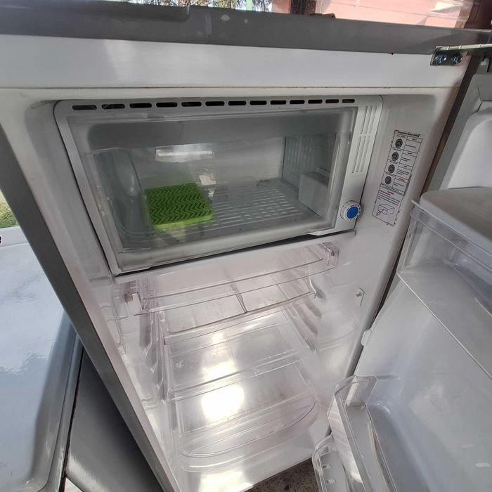 Продавам стари но качествени Хладилник, печка и пералня