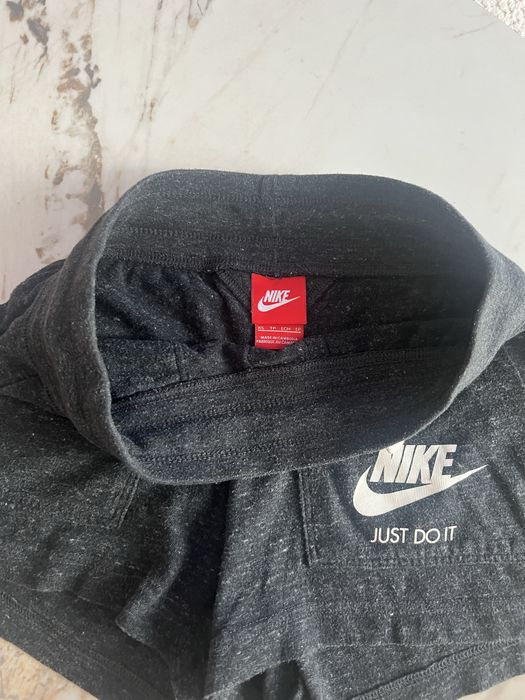 Дамски спортни дрехи Nike