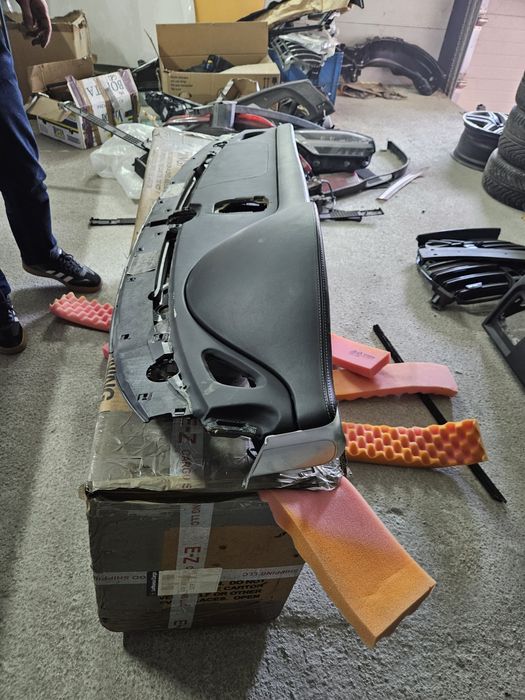 Plansa bord Porsche 997.2 cu pachet chrono, cu mici zgarieturi piele