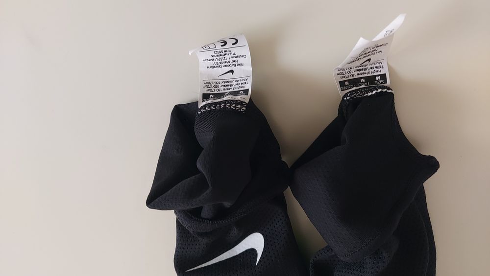 Vând cotiere Nike M