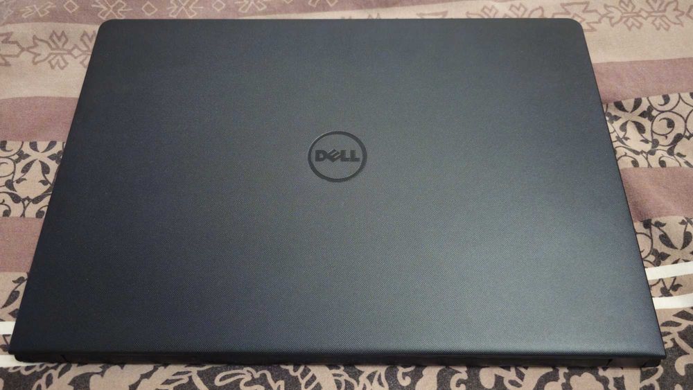 DELL Inspirion 15 3000 като нов