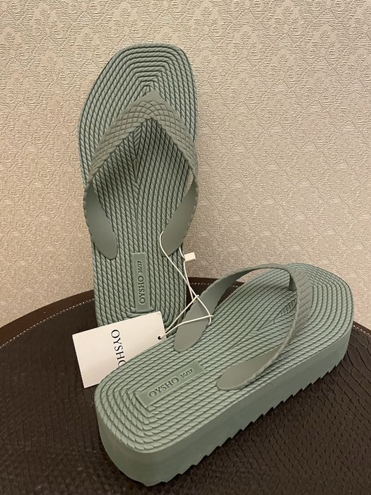 Шлепанцы OYSHO новые