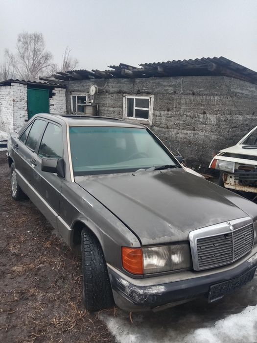 Мерседес 190 седан