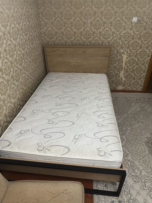 Мебель, кровать и шкаф с матрасом