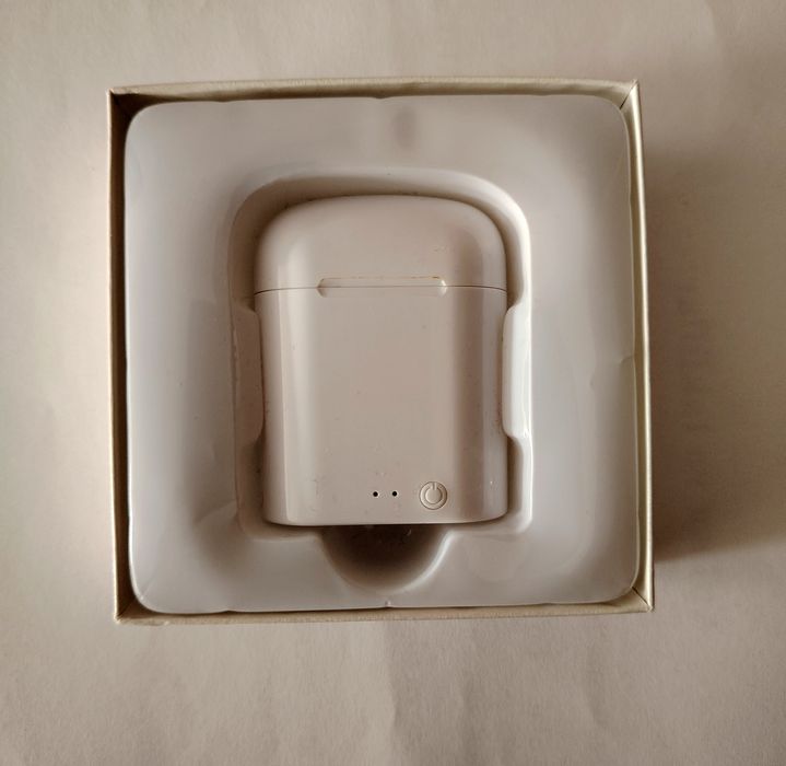 Airpods naushnik satiladi