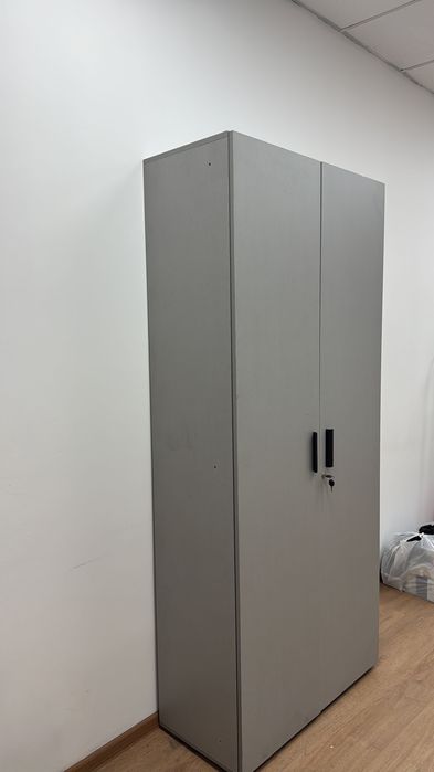 Шкаф серый для офиса