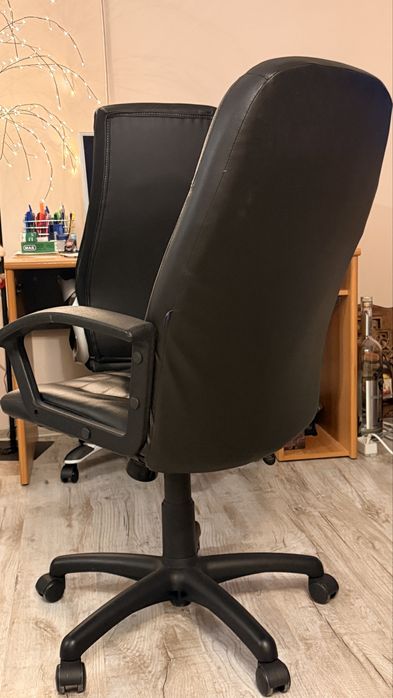 Офис стол  кожен черен