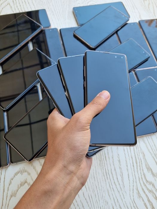 Samsung Galaxy S10 PLUS 5G. Joyi 256 GB. OzU 8 GB. Garantya bor