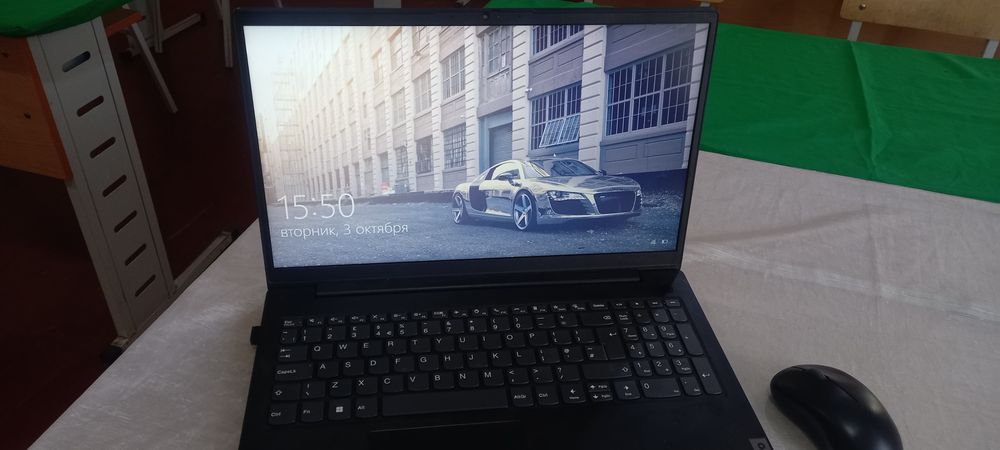 Yangi noutbuk Lenevo sotiladi.