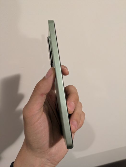 Realme 12x 5G - 6GB RAM / 128GB Подарък Слушалки КАТО НОВ!