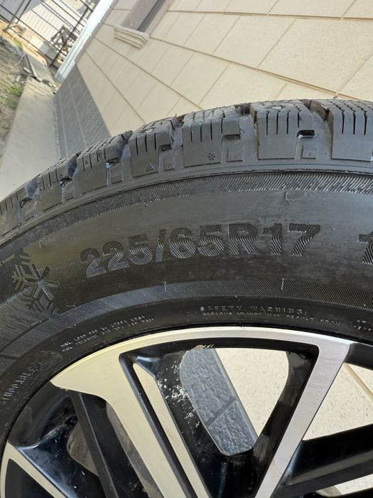 Зимние шины с дисками 225/65 р17 TRIANGLE