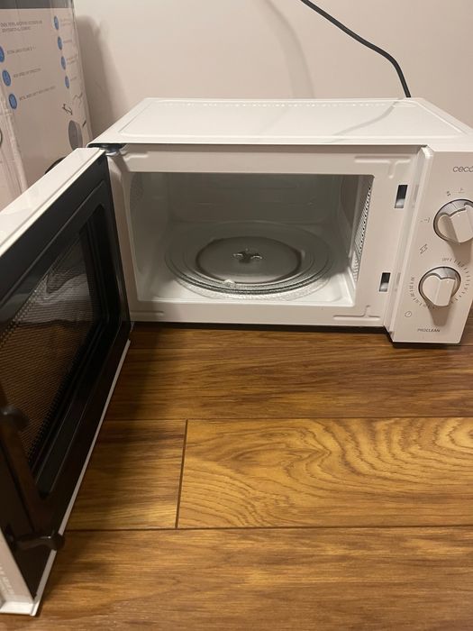 Микровълнова фурна Cecotec ProClean 2010 – чисто нова