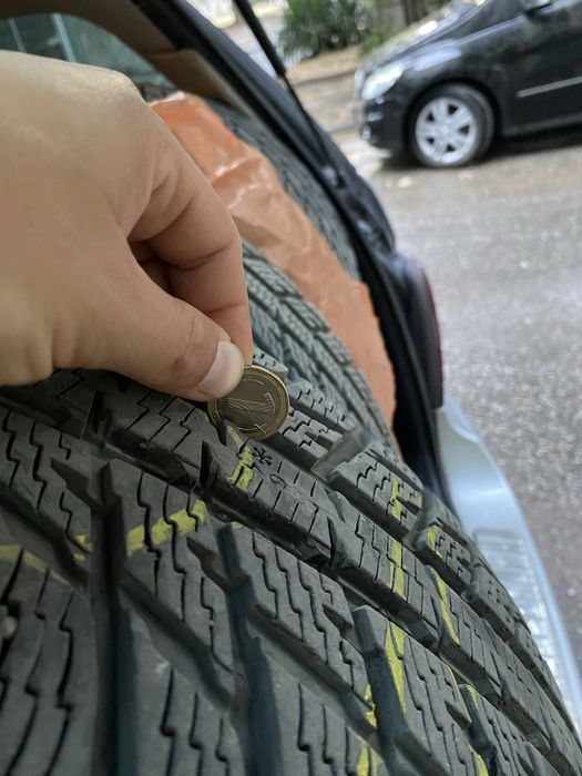 Продавам 4 гуми nokian 235 65 17