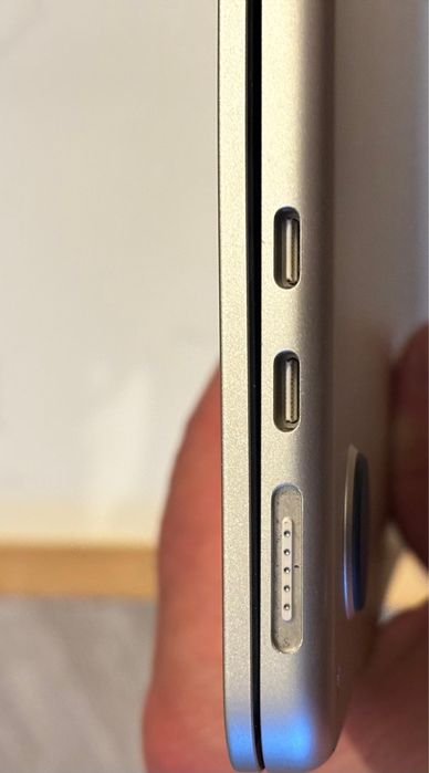 MacBook Air 13 inch M2 starlight ECRAN NEFUNCTIONAL