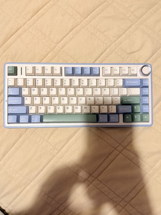 Клавитура Aula75F