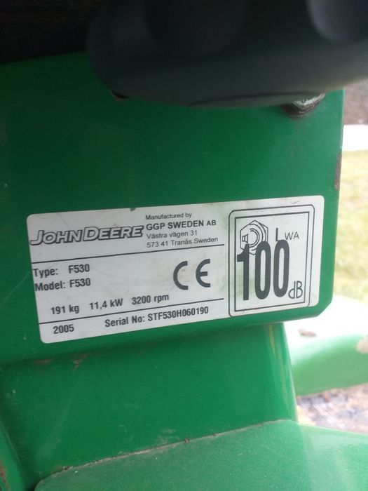 Tractoras tuns iarba