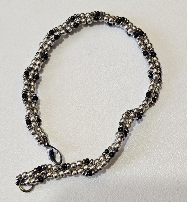 Гривни от мъниста