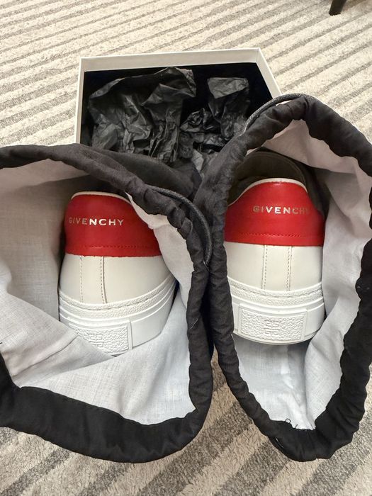 Продам кроссовки GIVENCHY