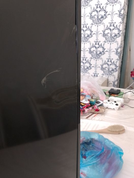 Большой телевизор на запчасти марка Elenberg