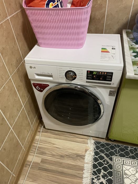 Элж машинка белая в хорошом состояний