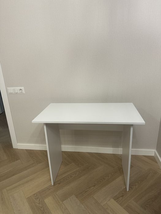 Письменный стол белый