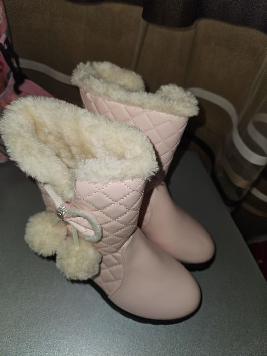 Два чифта детски ботуши нови