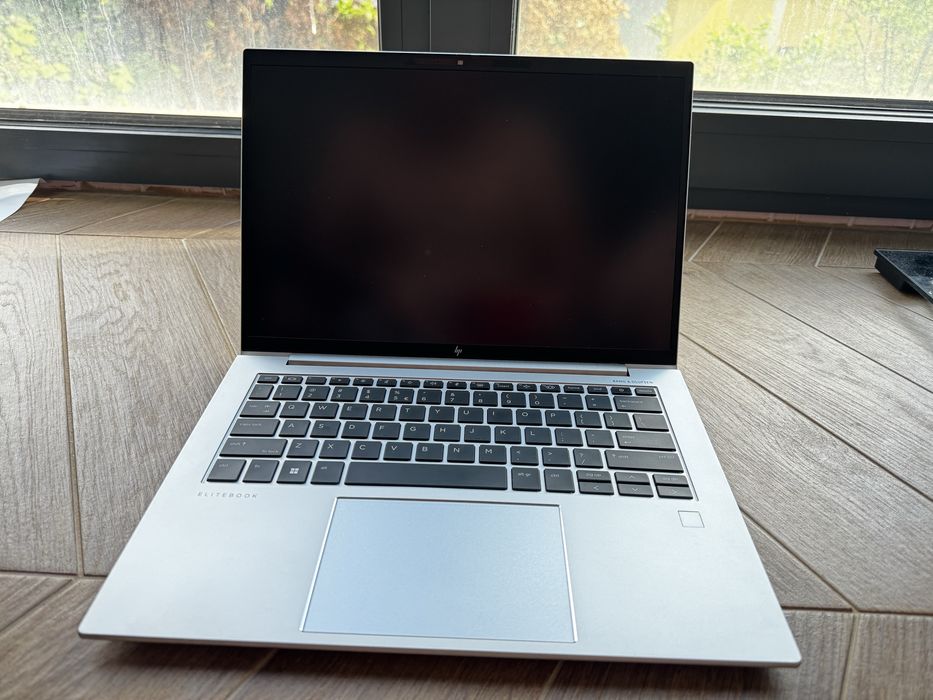 Лаптоп HP Elitebook 640 G10, 1 TB SSD + подарък