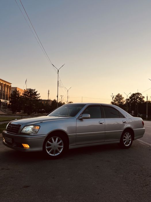 Toyota crown 2003год