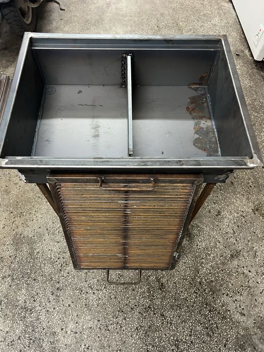 Барбекю на дървени въглища