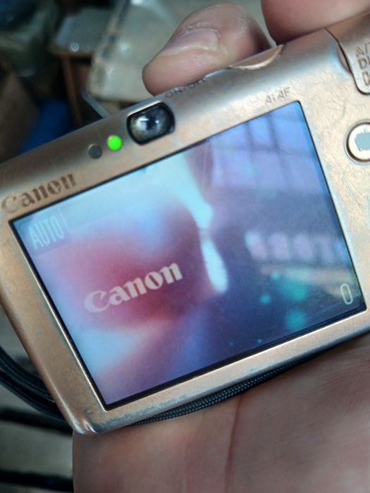 Винтажный фотоаппарат Canon Digital IXUS 100 IS