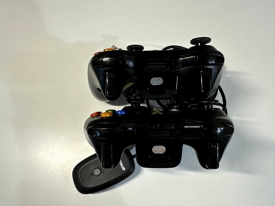 2 controllere Xbox 360 wireless + receiver USB Microsoft pentru PC