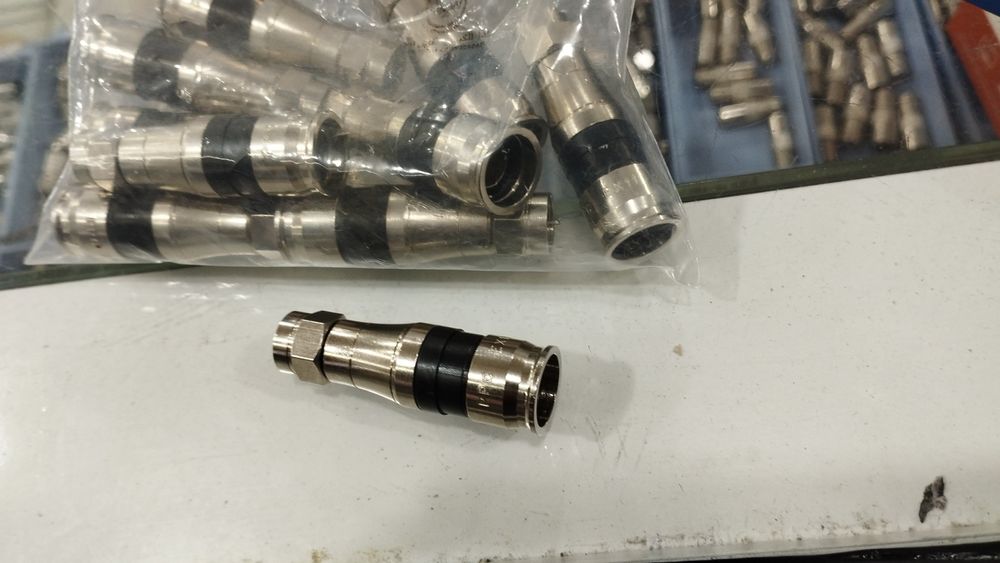 Зажим для коньектора