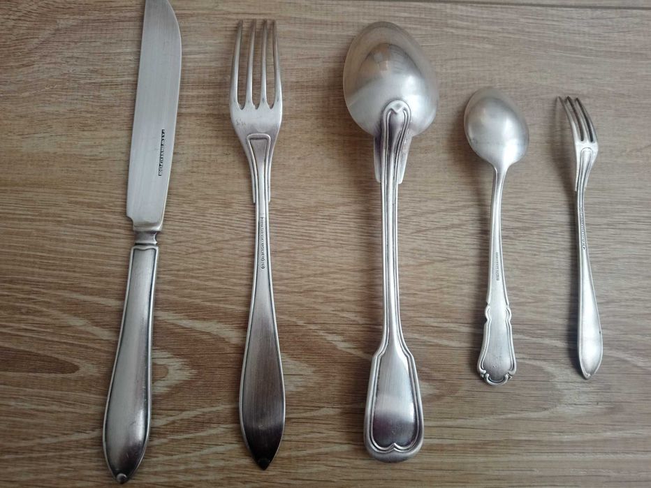 Посребрен комплект прибори вилици лъжици и нож